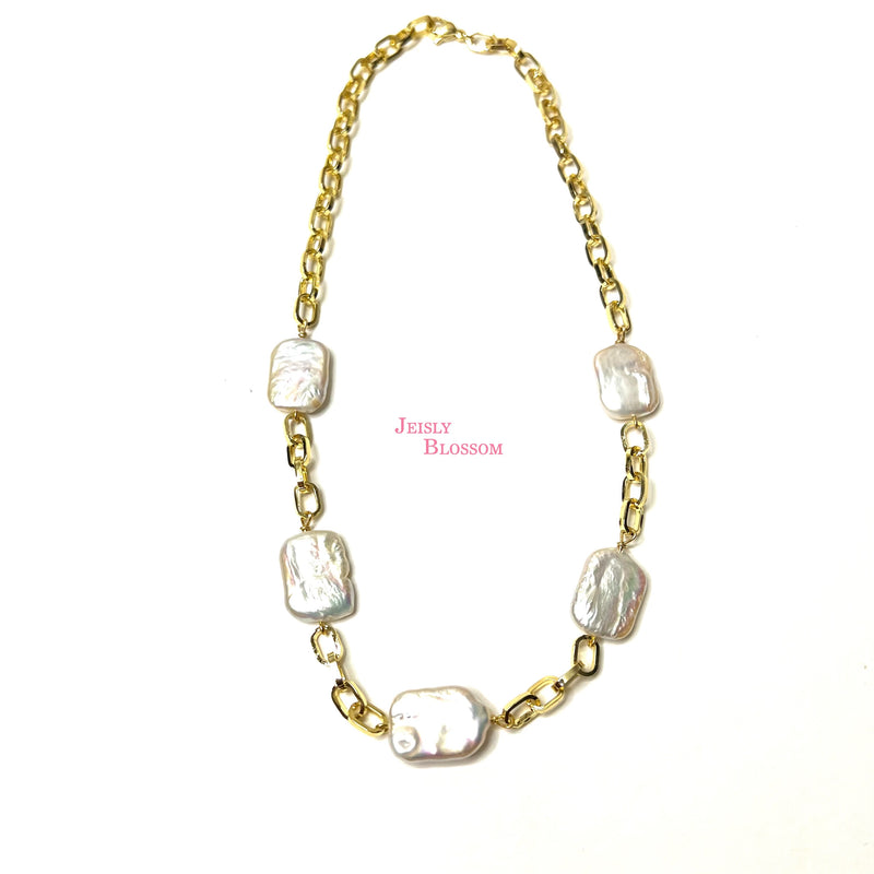 Farida Pearl Necklace