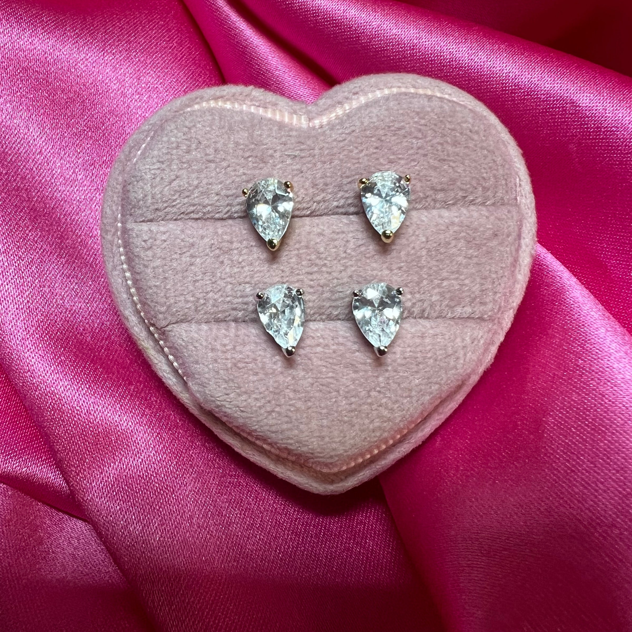 Nioby Stud Earrings