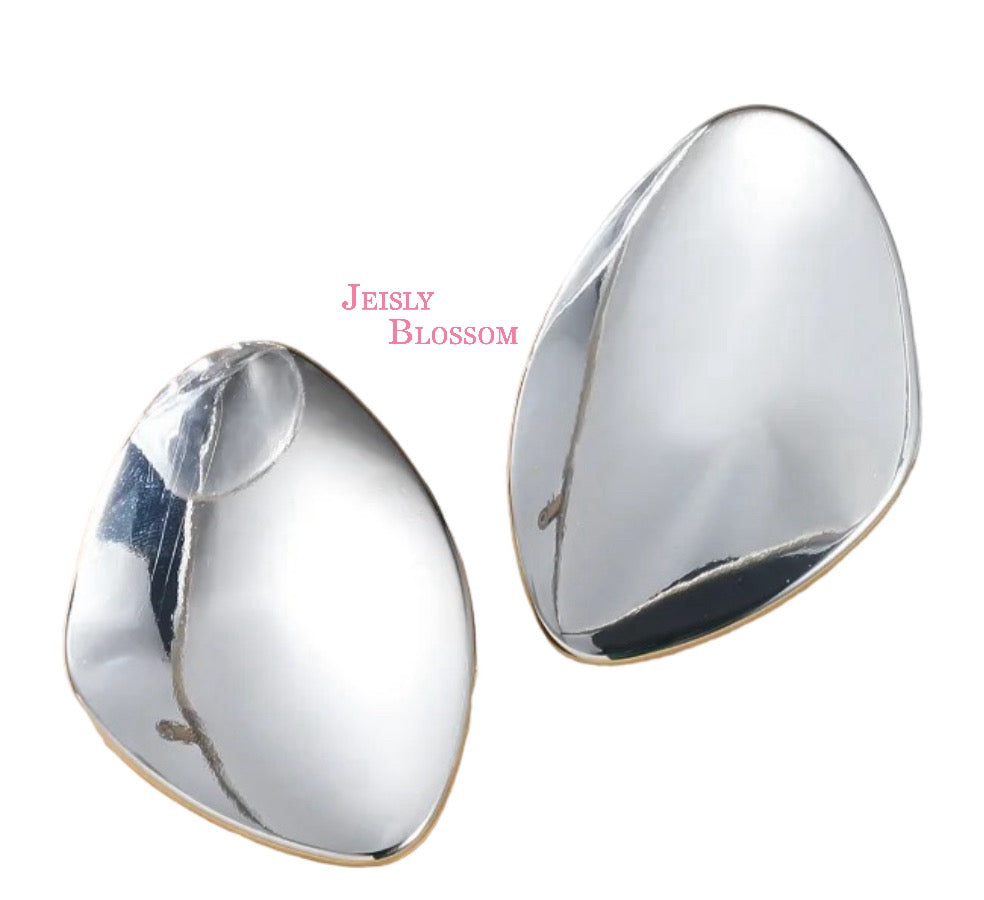 Vadik Stud Earrings
