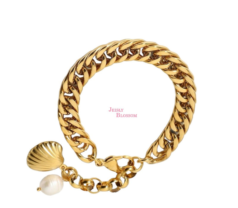 The Shell Bracelet