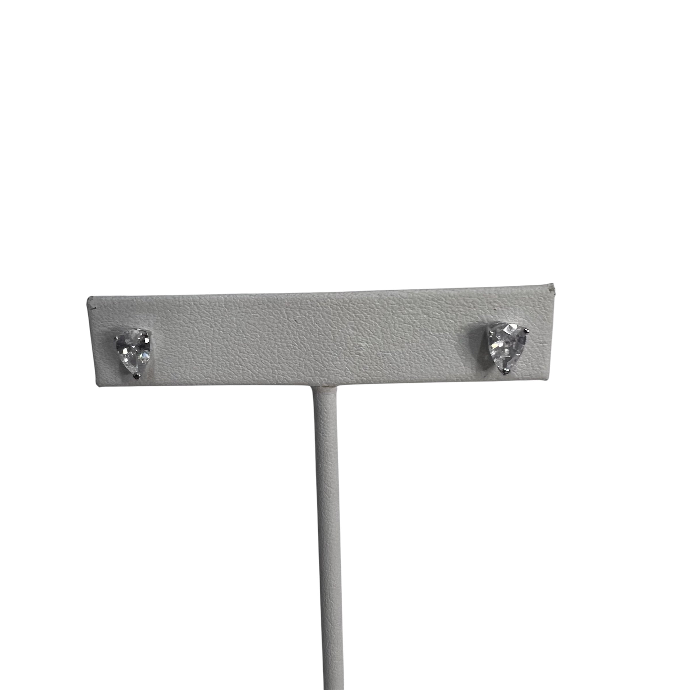 Nioby Stud Earrings