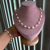 Liz Perlas Necklace
