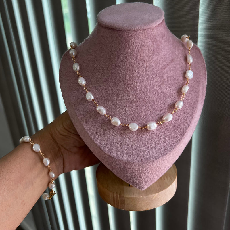Liz Perlas Necklace